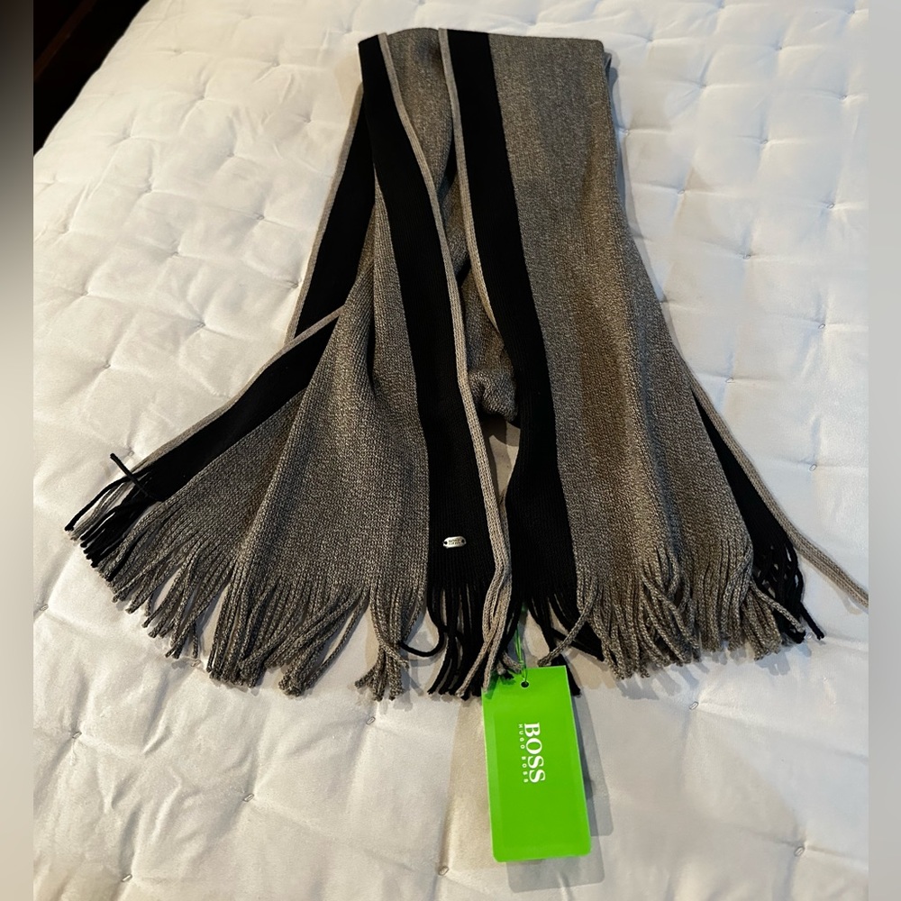 Boss Scarf - Picture 2 of 2